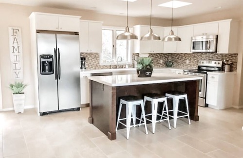 Sedona House | Relax by the Chapel: Inviting Ocean Views & Hot Tub