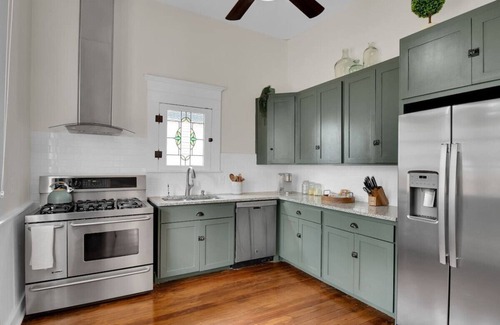 Five Points House | Downtown SA Gem: Steps from River Walk & Alamo