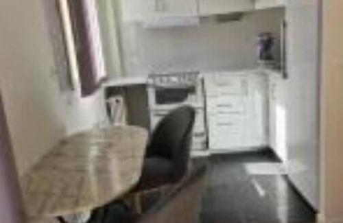 Le Kremlin-Bicetre Apartment | Modern Studio Retreat with Pet-Friendly Amenities