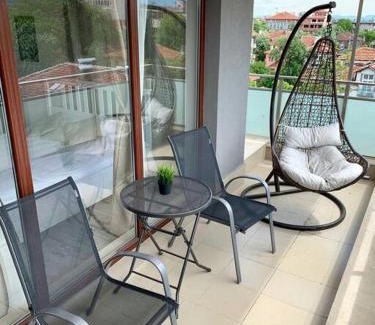 Plovdiv Center Apartment | Inviting Flat with Scenic Hill Views – Guest Rated 9.8