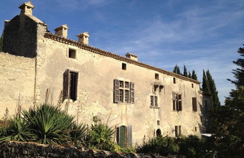 Saint-Andre-d'Olerargues House | Historic 17th Century Château with Pool & Pet-Friendly Amenities
