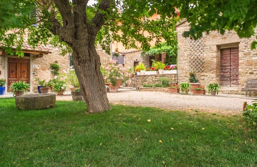 Greve in Chianti Apartment | Beautiful Apartment with Pool & Spa in Chianti Classico