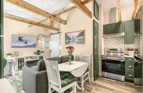 Northglenn House | Charming 1-bdrm newly built upscale Cottage with WiFi, AC in peaceful Northglenn