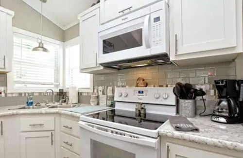 Silver Creek Village House | Guest Rated 10/10: Cozy Tiny Home with Kayaks & SUPs