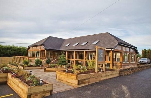 Cauldon Low House | Cozy Barn Retreat at Alton Towers with Pet-Friendly Perks