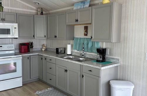 Fort Myers Beach House | Charming 1-bedroom mobile home with AC in Fort Myers Beach