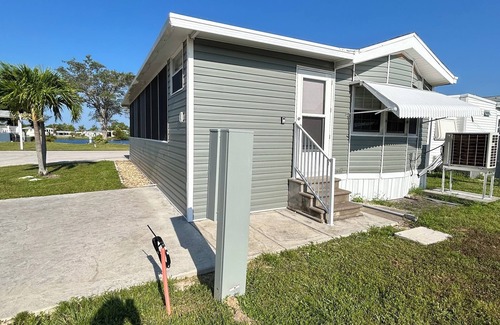 Fort Myers Beach House | Charming 1-bedroom mobile home with AC in Fort Myers Beach