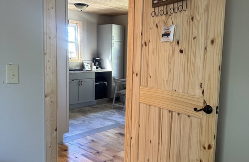 Stamping Ground Cottage | Charming 1-bedroom cottage with WiFi and AC in lovely Stamping ky