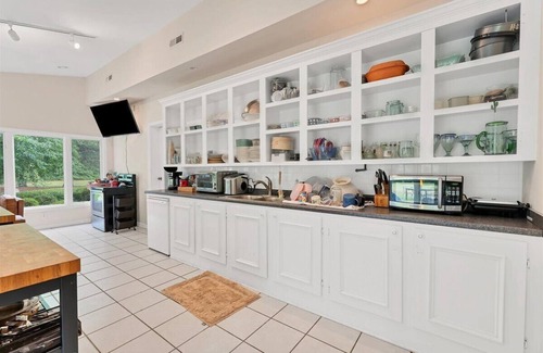 Southern Pines House | Charming 1-bedroom room with shared bathroom in Southern Pines with WiFi, AC