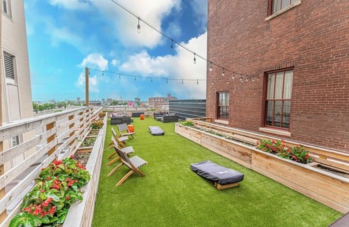 Downtown St. Louis Apartment | Charming 1-Bedroom, 1-Bathroom Loft in St. Louis with Pool, Rooftop, Gym