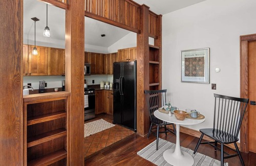 Kenilworth Apartment | Charming 1-bedroom apartment in brilliant Asheville with WiFi, AC