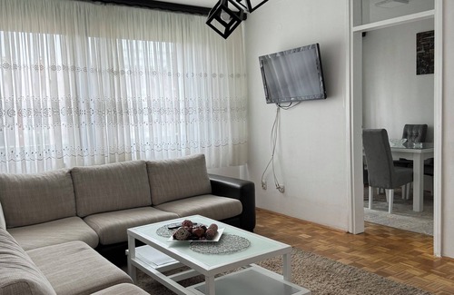 Novi Grad Sarajevo Apartment | Charming 1-bedroom apartment in brilliant Sarajevo with WiFi, AC