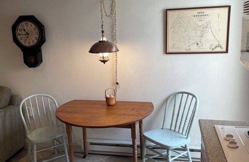 South Duxbury Apartment | Charming 1-bedroom apartment in Duxbury Standish Shores near private beach.