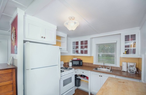Bozman Cottage | Charming 1-bedroom cottage on the water, minutes from St Michaels MD