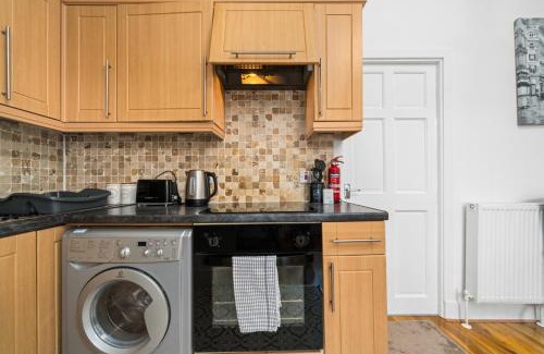Alexandria Apartment | Charming 1-Bedroom Home in Alexandria