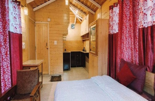 Bhimtal Hotel | Charming 1-bedroom hotel in beautiful Bhimtal with WiFi