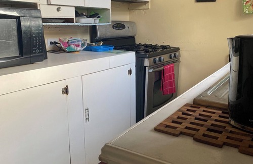 Glencoe House | Charming 1-bedroom house in brilliant Point Cumana, Carenage with AC, Wi-Fi