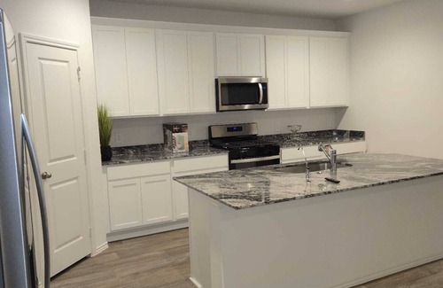 Rosenberg House | Charming 1-bedroom house in pleasant Richmond with WiFi, AC