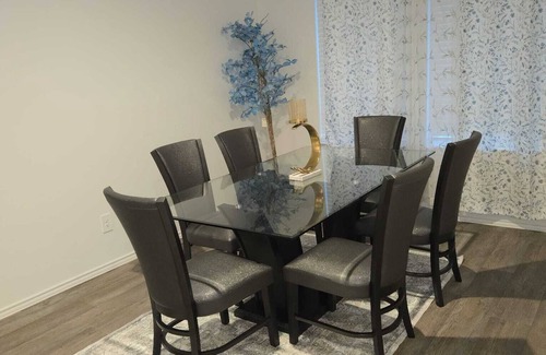 Rosenberg House | Charming 1-bedroom house in pleasant Richmond with WiFi, AC