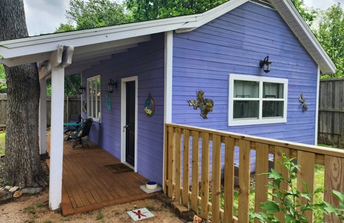 Shady Hollow House | Charming 1-bedroom house with WiFi, AC in lovely South nAustin