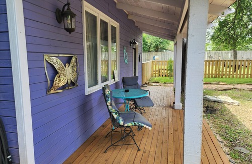 Shady Hollow House | Charming 1-bedroom house with WiFi, AC in lovely South nAustin