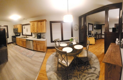 Thorp House | Charming 1-bedroom house in brilliant Thorp with WiFi, AC