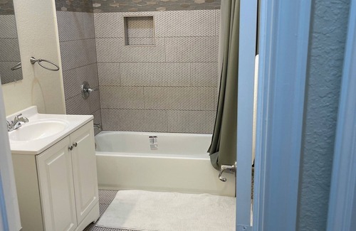 Fort Worth House | Charming 1-bedroom in a house within 15mins to Downtown Forth Worth