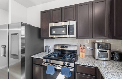 Manor House | Charming 1-bedroom in Manor with AC, WiFi