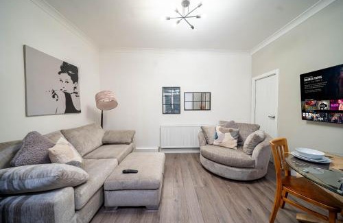 Morley House | Cozy 1-Bedroom Retreat Near Morley Town Center, Leeds