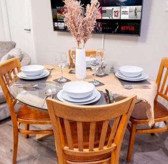 Morley House | Cozy 1-Bedroom Retreat Near Morley Town Center, Leeds