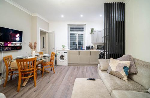 Morley House | Cozy 1-Bedroom Retreat Near Morley Town Center, Leeds