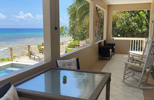 Creek House | Charming 1-bedroom house by the sea in quaint Cayman Brac