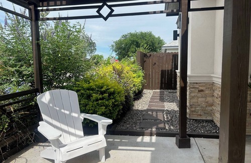 Brownsville House | Charming 1-bedroom private suite with WiFi, AC in serene Brownsville Sleeps 1