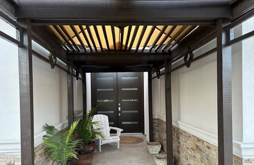 Brownsville House | Charming 1-bedroom private suite with WiFi, AC in serene Brownsville Sleeps 1