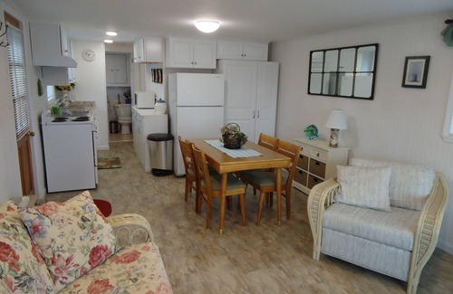 Narragansett Cottage | Charming 1-bedroom cottage in beautiful Narragansett with AC, WiFi