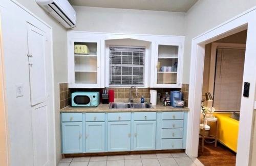 Alta Vista Apartment | Charming 1-bedroom apartment with AC, WiFi in marvelous San Antonio