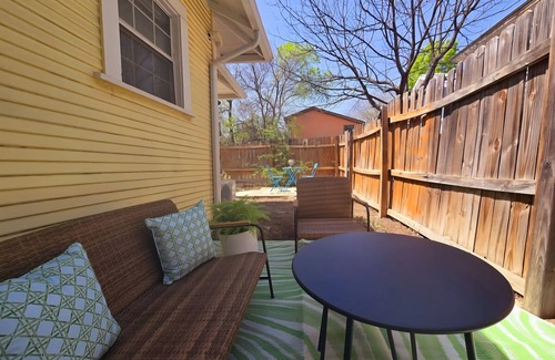 Alta Vista Apartment | Charming 1-bedroom apartment with AC, WiFi in marvelous San Antonio
