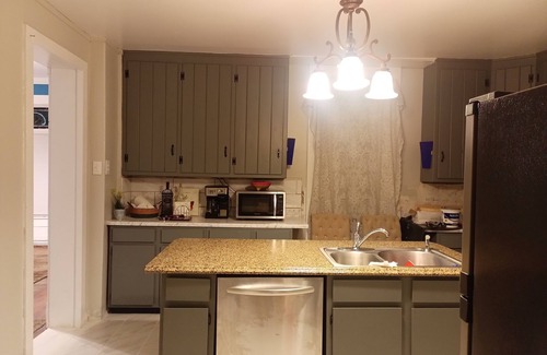 Quincy House | Charming 1-bedroom within an historic mansion with WiFi, AC in Quincy