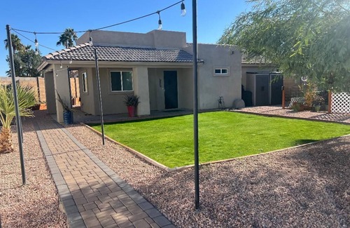 Paradise Valley Village Cottage | Charming 1-bedroon Guest House