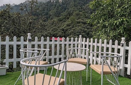 Landour House | Scenic 10-Bedroom Forest Resort with Barbeque Bonfire