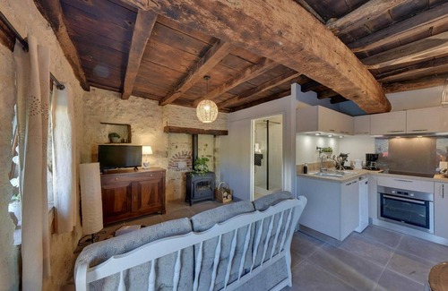 Taxat-Senat Cottage | Gite Taxat-Senat: Pet-Friendly Stay with Spa and Breakfast