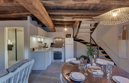 Taxat-Senat Cottage | Gite Taxat-Senat: Pet-Friendly Stay with Spa and Breakfast