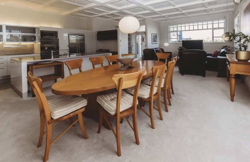 New Plymouth House | Oceanfront Retreat at The Front Office - Rated 9.4/10