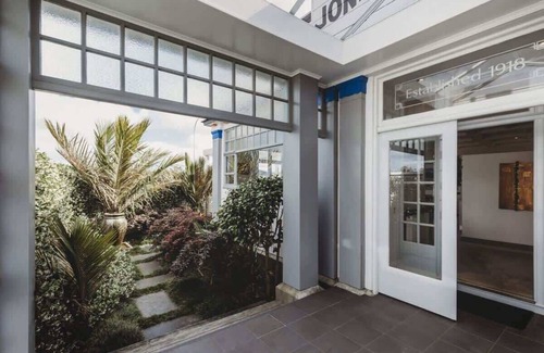New Plymouth House | Oceanfront Retreat at The Front Office - Rated 9.4/10