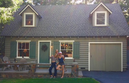 Sunnyside Cottage | Beautiful Cottage by the Lake in Sunnyside, Rated 9.8/10