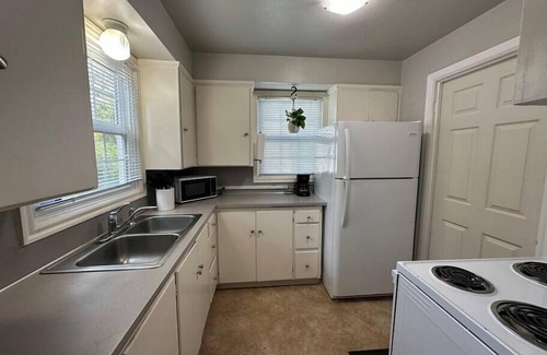 College Hill House | Rustic 1930s Home: Family-Friendly with Breakfast Included