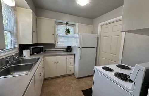 College Hill House | Rustic 1930s Home: Family-Friendly with Breakfast Included