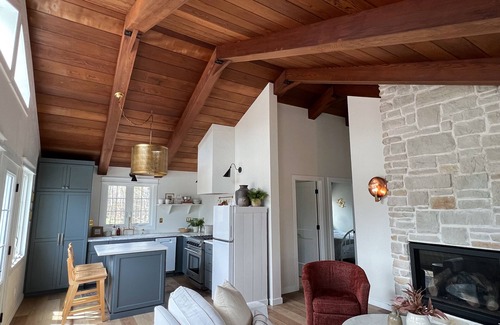 Ellison Bay Cottage | Guest Rated: Koselig Cottage with Breakfast & Kitchen Access