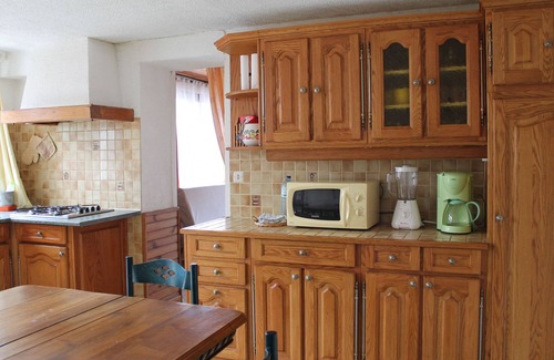 La Saucelle Cottage | Gite La Saucelle: Family-Friendly Retreat with Spa & Breakfast