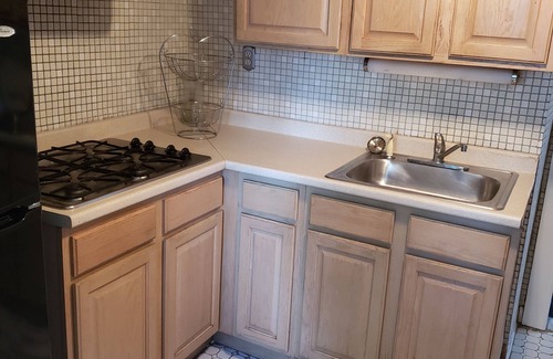 Forest Hill House | Elegant 1BD Apt in Prime Location with Breakfast Included